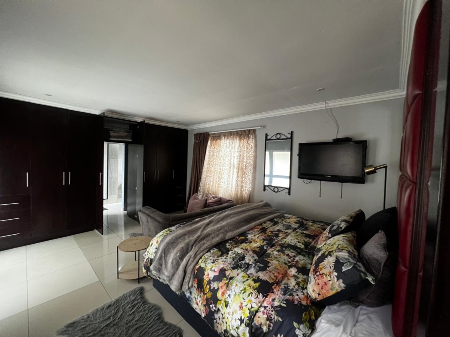 8 Bedroom Property for Sale in Abbotsford Eastern Cape